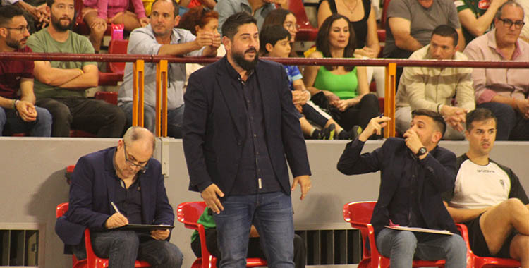 Josan González en la banda del Vista Alegre.