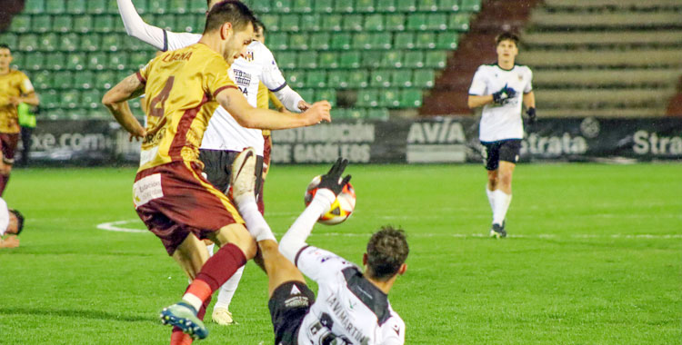 Adrián Lapeña renovó automáticamente ante el Mérida por otra temporada. Foto: AD Mérida