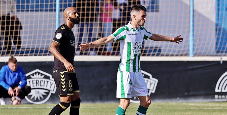 Lapeña parece hacer un gesto de satisfacción en un momento del duelo contra el Intercity. Foto: CCF