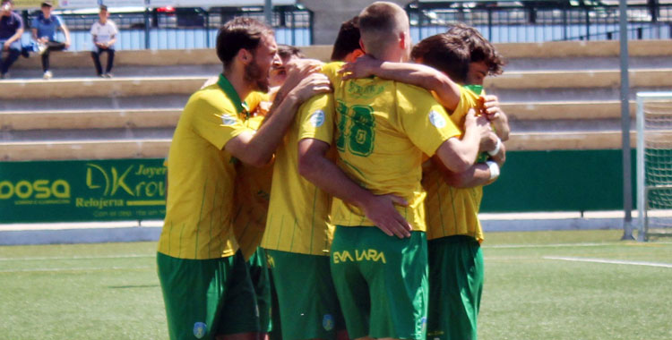 Los vinícolas celebrando la victoria. Foto: Montilla CF