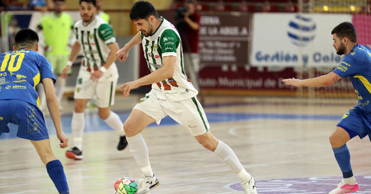Mykytiuk en una acción del duelo con el Peñíscola. Foto: Córdoba Patrimonio