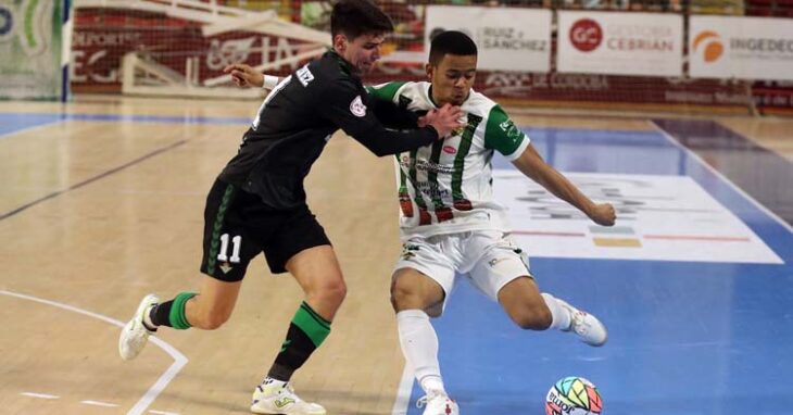 Osamanmusa trata de disparar a portería en el partido contra el Real Betis Futsal. Foto: Córdoba Futsal