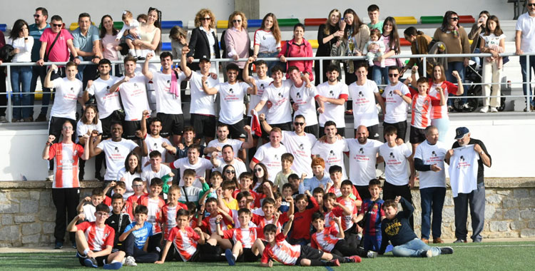 Una de las fotos del ascenso pozoalbense. Foto: Peña Los Leones