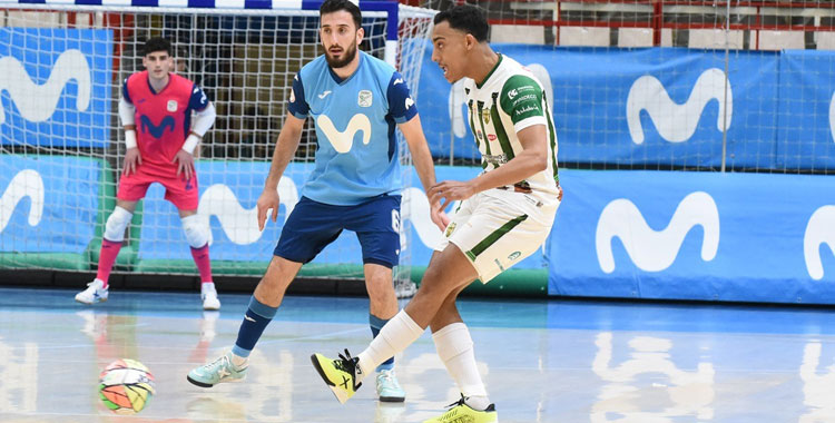 Pulinho hace un pase lateral en el Jorge Garbajosa. Foto: Movistar Inter
