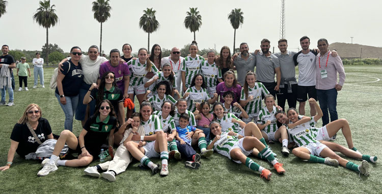 La celebración del importante triunfo en blanquiverde. Foto: @CordobaFemenino