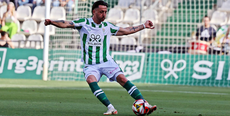 Adri Castellano en el partido ante el Algeciras. Foto: CCF