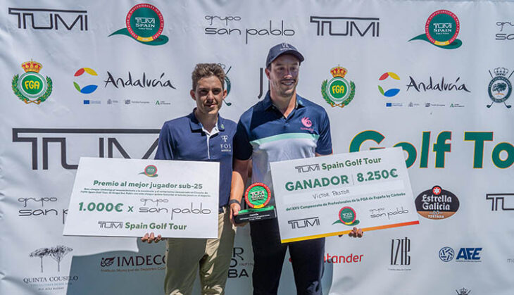 José Manuel Pardo y Víctor Pastor durante la entrega de premios del XXXV Campeonato de la PGA España by Córdoba.