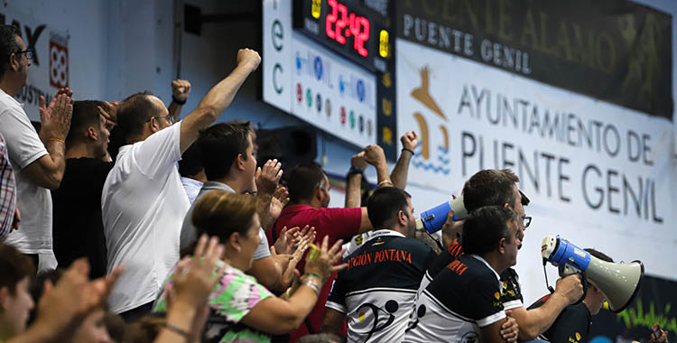 La Legión pontana volcada con el Ángel Ximénez en el Alcalde Miguel Salas.