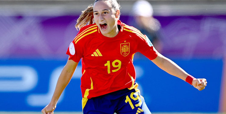 Alba Cerrato celebrando uno de sus goles a Francia. Foto: RFEF