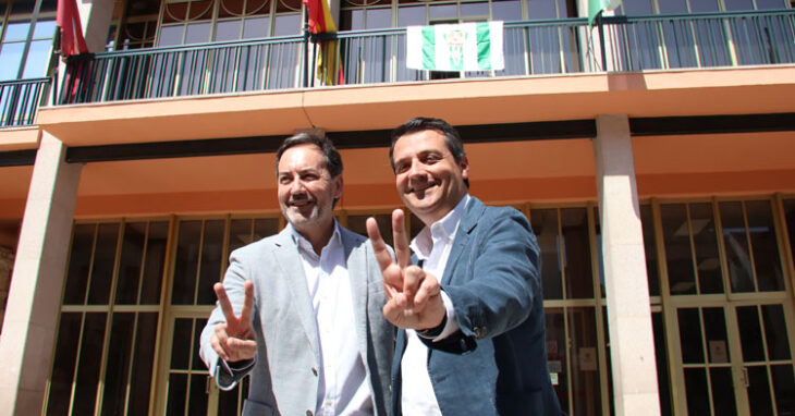 Fernández Monterrubio y Bellido ante el Ayuntamiento.
