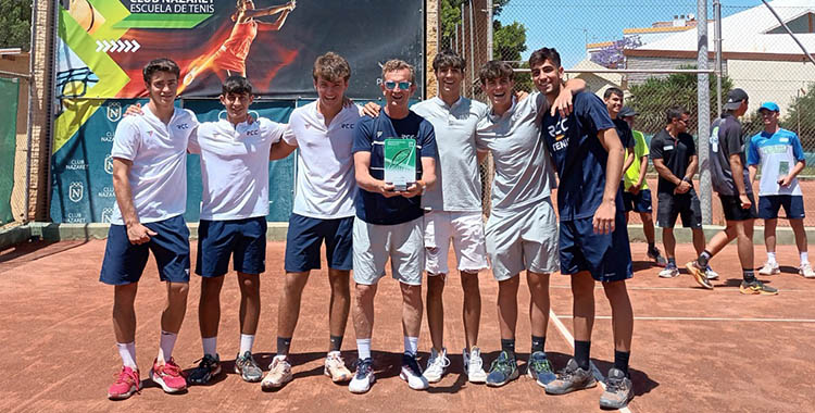 De izquierda a derecha, el equipo júnior del El Candado que disputó el play off con Miguel Ángel Machado, Alejandro López, Alejandro Benavides, José Roses (Capitán), Hugo Sanz (segundo capitán), Rubén Fernández y Pablo Díaz.