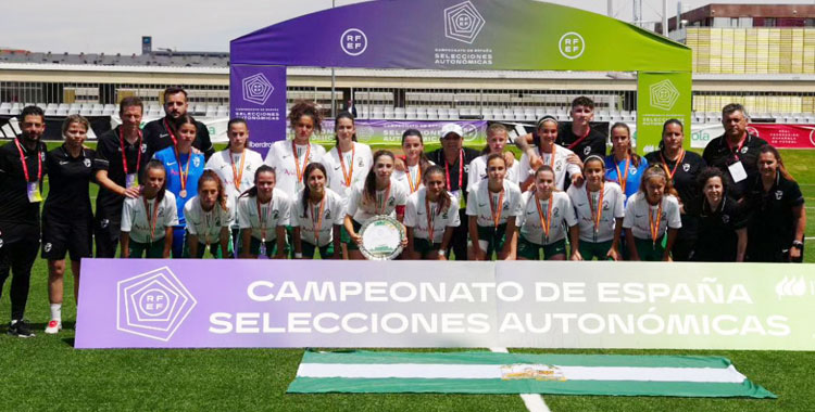 La foto de familia de la selección andaluza sub15. Foto: RFAF