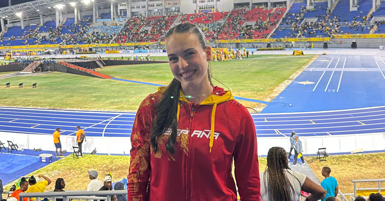 Carmen Avilés posando en Nassau.