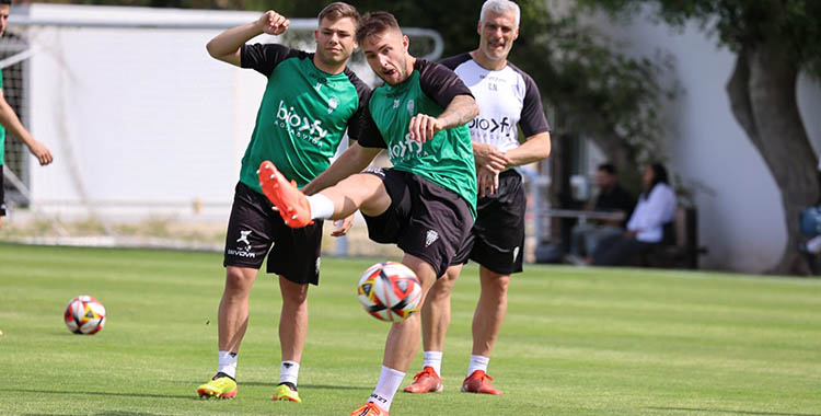 Antonio Casas, totalmente recuperado, reaparecerá como titular ante el Algeciras en El Arcángel donde también hará su premiere de inicio Álvaro Leiva ante el equipo de su tierra.