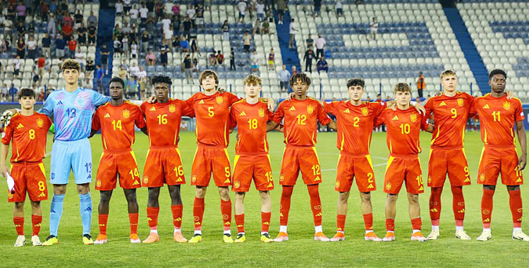 Cuenca en el once inicial de España sub17. Foto: UEFA