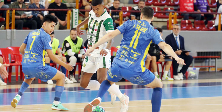 Kaue Pereira en el partido contra el Peñíscola del pasado domingo. Foto: Córdoba Futsal