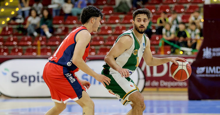 Lucas Muñoz en un partido del Coto en Vista Alegre. Foto: Fran Pérez