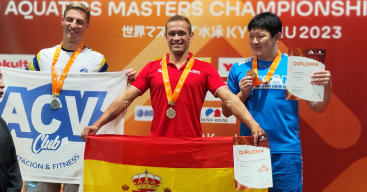 Pedro Serrano con su medalla de oro en el Mundial máster. Foto: Adenaco