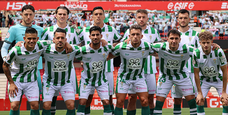 El once del Córdoba en Los Cármenes ante el Recreativo Granada.