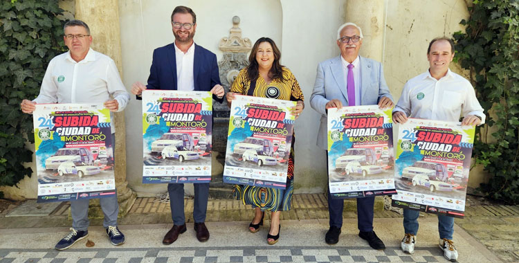 Foto del acto en Diputación presidido por el diputado de Deportes, Antonio Martín; junto a la alcaldesa de Montoro, Lola Amo; el presidente de la Federación Andaluza de Automovilosmo, Manuel Alonso; el presidente de Escudería Montoro, Juan José Salinas y el piloto que protagoniza el cartel de este año, Miguel Arévalo.