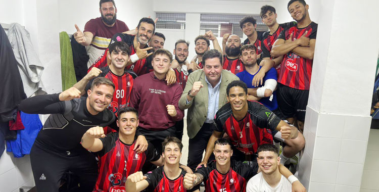 La celebración en el vestuario del Cajasur tras el derbi. Foto: CBM