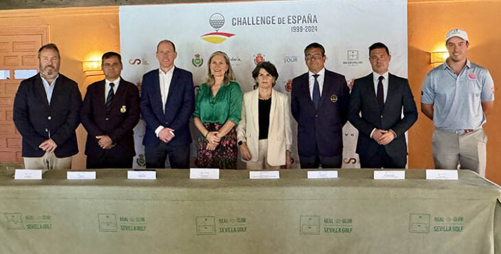Víctor Pastor a la derecha junto a las autoridades durante la presentación del Challenge de España