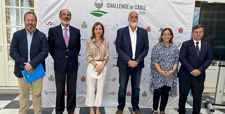 De izquierda a derecha, Javier Gervás, Rafael Hernández, Tania Barcelona, Javier Vidal, Ana González y Pablo Mansilla, entre las autoridades presentes en la Diputación de Cádiz durante la presentación del torneo.