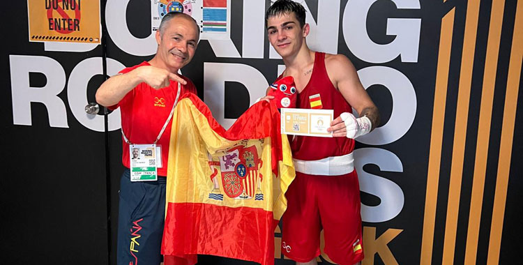 Dos cracks. Rafa Lozano Sr, seleccionador nacional, y Rafa Lozano Jr., flamante olímpico, tras el éxito en Bangkok