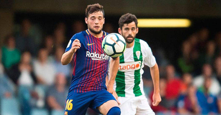 Caro presionando a Arnaiz en el Barça B-Córdoba de la 2017-18. Foto: FC Barcelona