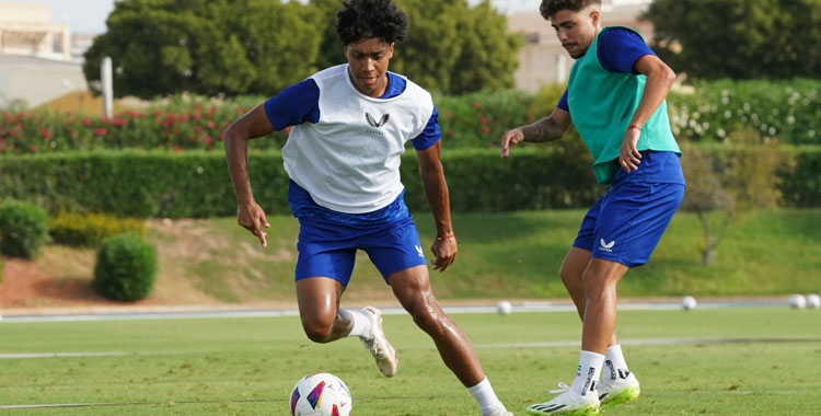 Carlos Rojas conduciendo en un entrenamiento. Foto: UD Almería