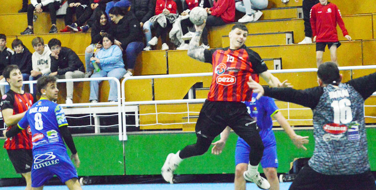 Raúl Caro, a la izquierda, y Juanan, de espaldas, dos de las piezas que siguen en el ARS. Foto: CBM