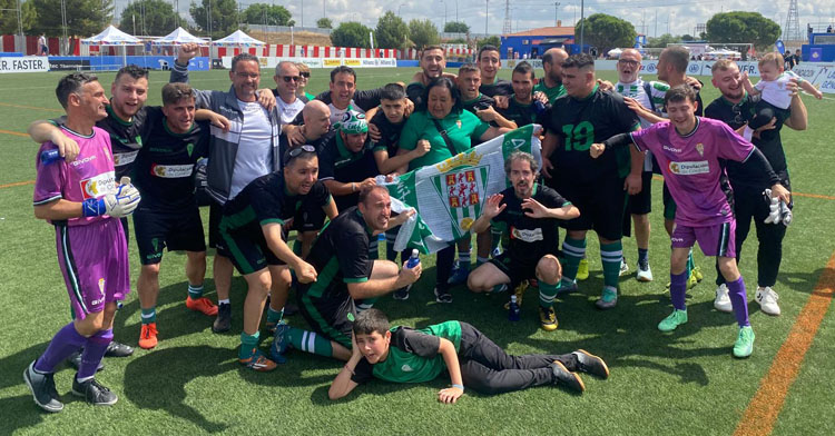 Los componentes del Córdoba Genuine posando tras la última fase. Foto: Fundación CCF