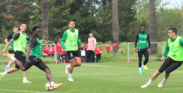 Diarra chutando a puerta con Martínez, recuperado, cerrando.