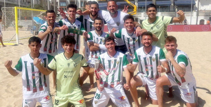 Los blanquiverdes tras su primer triunfo en Primera. Foto: Córdoba Futsal