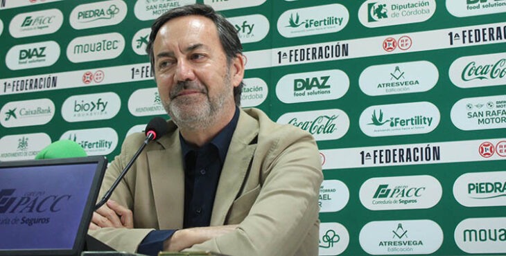 Sonriente. Antonio Fernández Monterrubio esbozó varias sonrisas durante su comparecencia ante los medios para mostrar su felicidad.