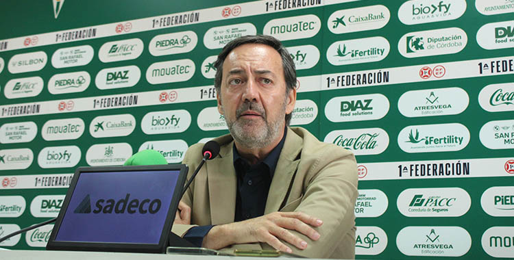 Antonio Fernández Monterrubio anunció los primeros fichajes para este fin de semana y la continuidad de la comisión deportiva en los mismos términos con César Sánchez como asesor de la propiedad.