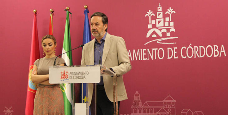 Antonio Fernández Monterrubio con la concejala Narci Ruiz esta mañana en el Ayuntamiento.