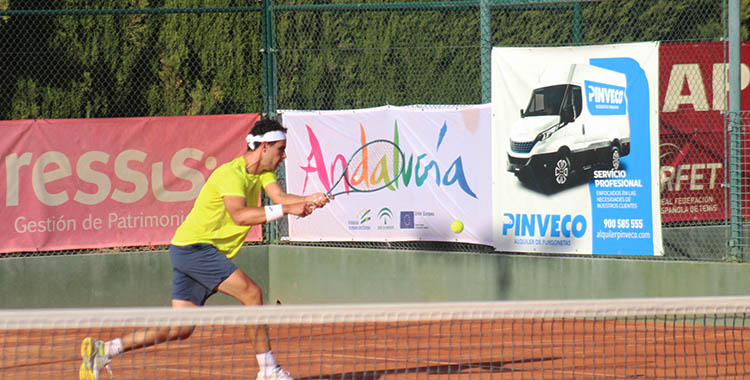 El catalán Pol Martín Tiffon al resto en la pista central del Aeroclub.