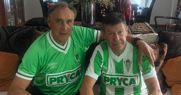 Miguel Ángel Portugal posando con Mariano Mansilla.