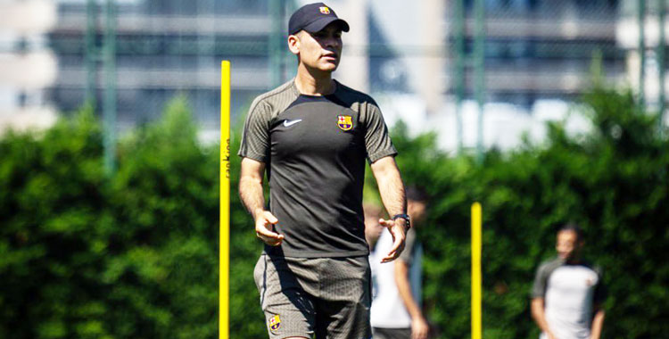 Rafa Márquez dirigiendo una sesión del filial del Barça.
