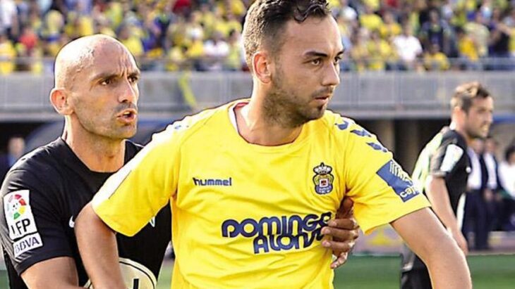 Raúl Bravo encima de Deivid en su última temporada en Las Palmas como jugador en 2014.