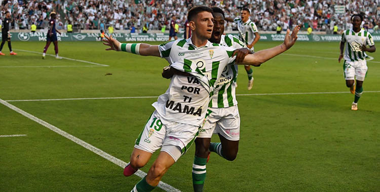 Toril celebrando el gol del empate con Adilson.