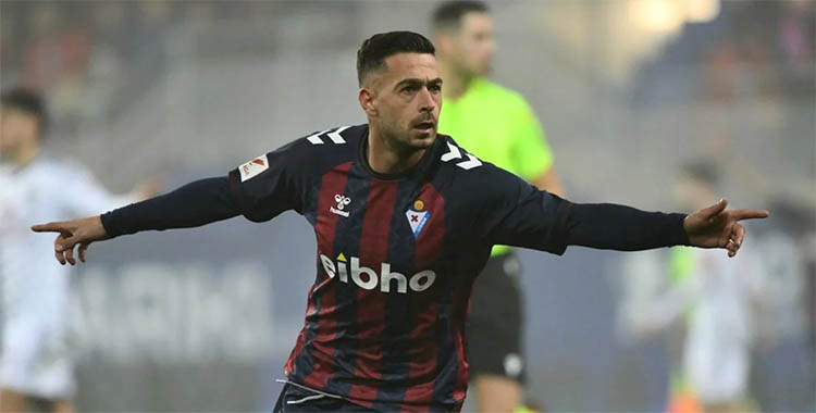 Sergio León celebrando uno de sus tres goles con el Eibar el pasado curso.