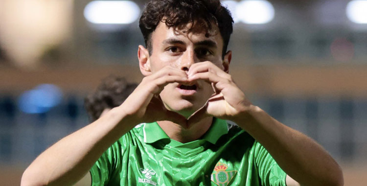 Álvaro Gómez celebrando un gol con el Betis. Foto: @aonarz