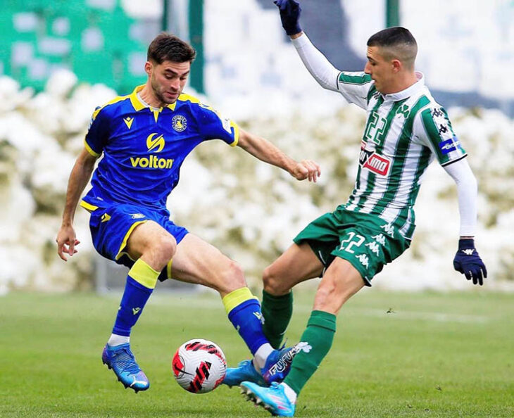 David Carmona jugando con el Asteras Tripoli la pasada campaña en Grecia.