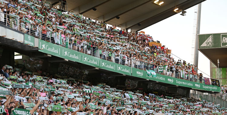 Una imagen de la tribuna de El Arcángel el día del Barça Atlètic. Autora: Natalia Román