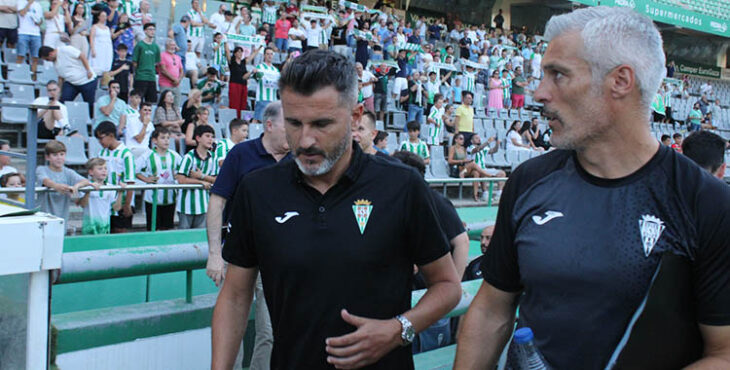 Iván Ania junto a su segundo, César Negredo, en El Arcángel.