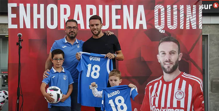 Quini recibiendo el cariño de sus paisanos el pasado domingo en Fernán Núñez.