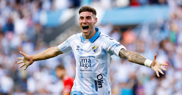 Roberto Fernández celebrando un gol con el Málaga. Foto: Málaga CF