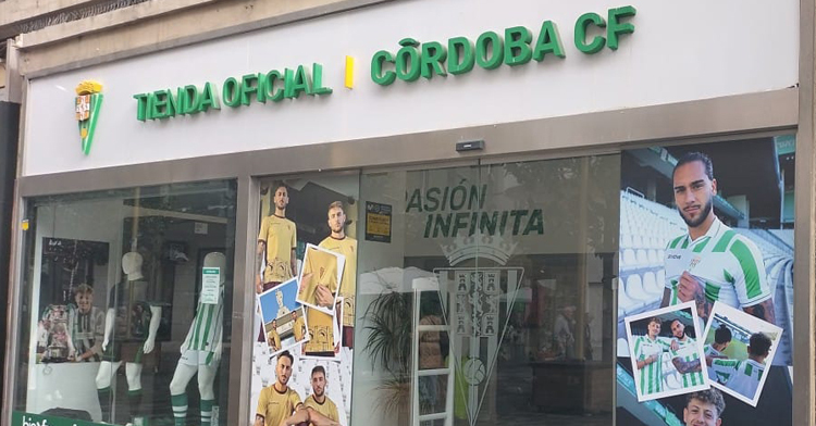 Una nueva etapa llega al Córdoba CF y a sus tiendas oficiales. Foto: CCF